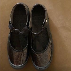 BRAND NEW Muk Luk sport black sparkle t strap